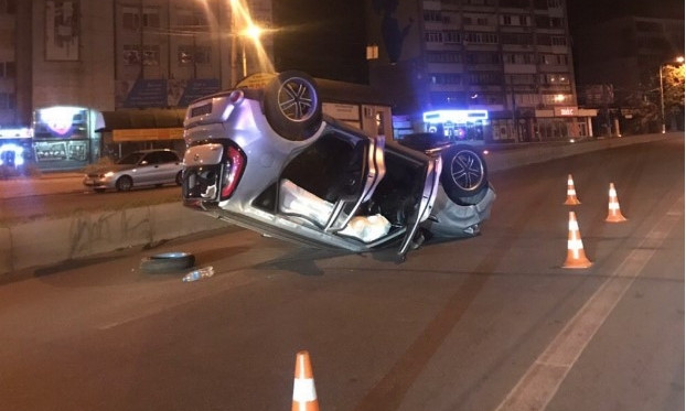 Автомобиль лежал на крыше: Стали известны подробности ночной аварии в Запорожье (ФОТО)
