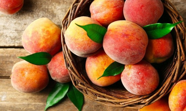 На рынке появились первые персики: Цена "кусается" (ФОТО)