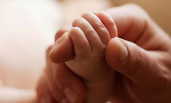 В Запорожье нужна помощь новорожденному, которого бросили в больнице