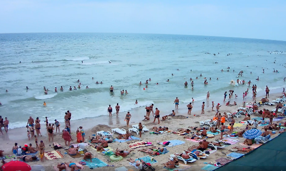 Пляжи запорожских курортов забиты отдыхающими (ФОТО)