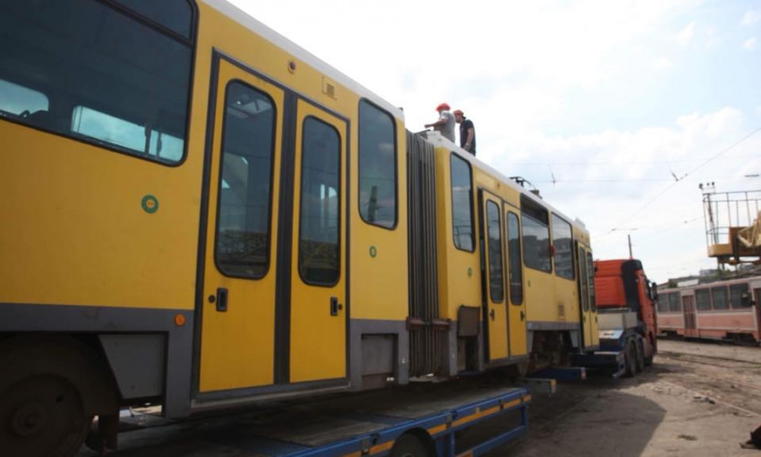 В Запорожье прибыли трамваи из Европы (ФОТО)