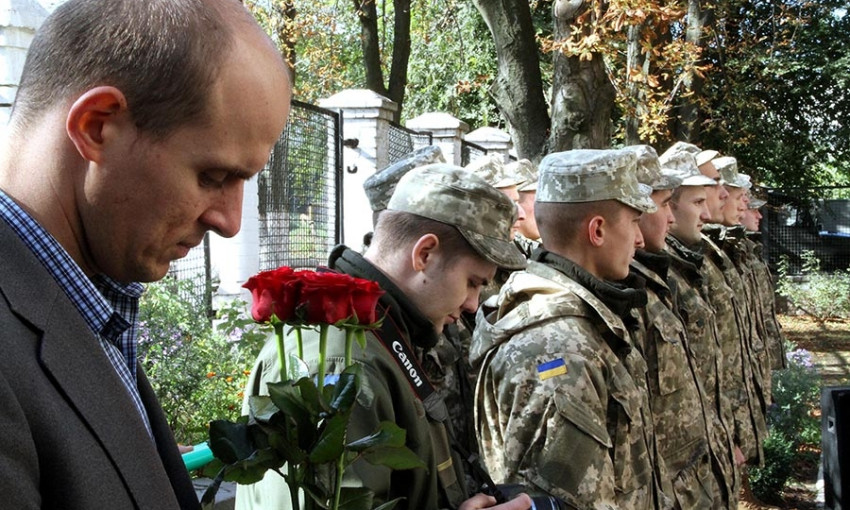 В Запорожье чествовали память героев-артиллеристов