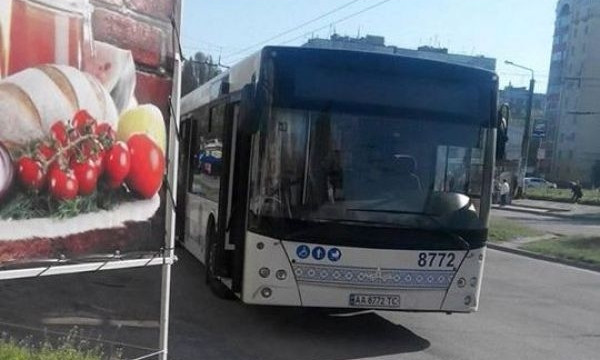Скандал в запорожском автобусе: Водитель кричал на кондуктора из-за льготников (ФОТО)