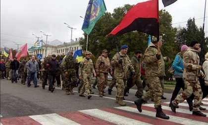 В Запорожье прошло шествие военнослужащих ко Дню защитника Украины и Дню освобождения Запорожья