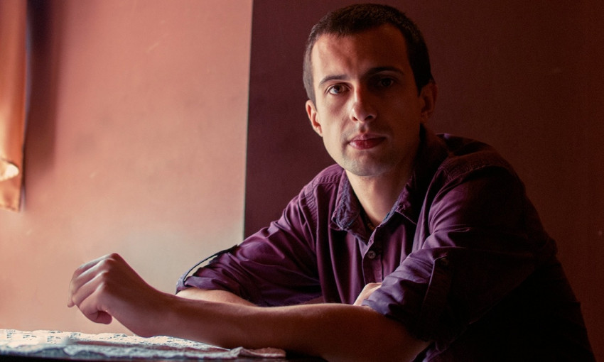 Культовый писатель в Запорожье рассказал, как остановить войну в Украине (ФОТО)