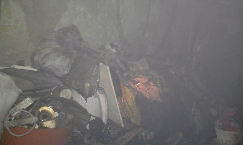 В Запорожье горела баня: Пожар тушили пять часов (ФОТО)