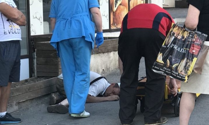 В центре города запорожец внезапно упал посреди улицы (ФОТО)