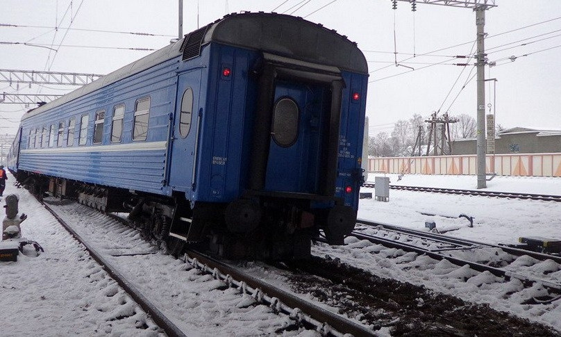Поезд из Запорожья сошел с рельсов (ФОТО)
