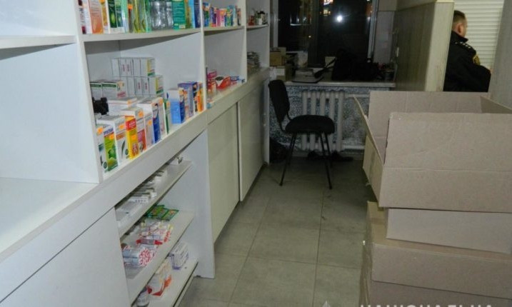 Полицейские разоблачили аптеку, в которой продавали кодеиносодержащие препараты