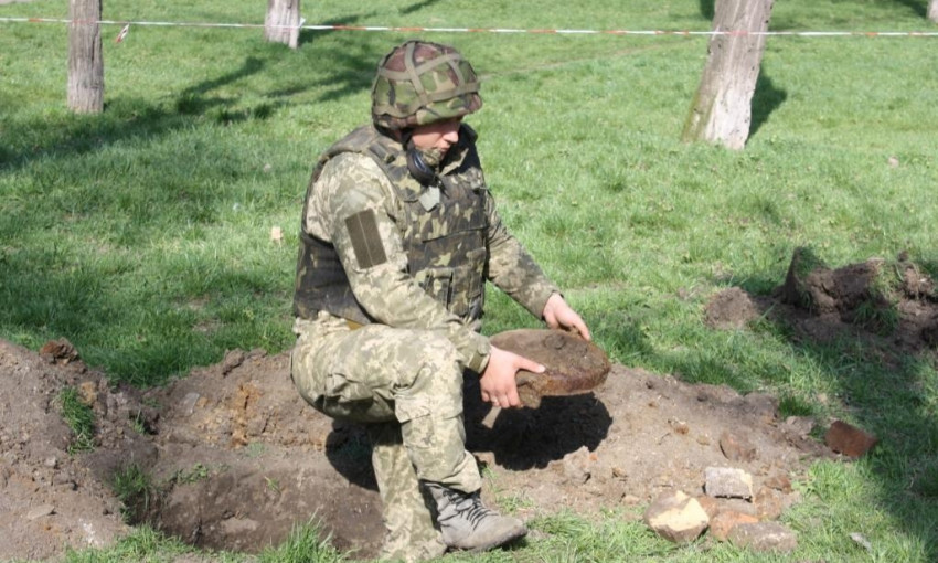 Смотрите: в центре Запорожья найдена противотанковая мина