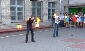 Появилось видео, как в Запорожье у подростка загорелось лицо