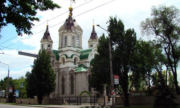 Возле Свято-Покровского собора полдня лежал труп