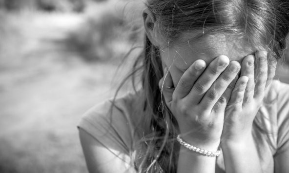 На Кичкасе два отморозка ограбили 6-летнюю девочку
