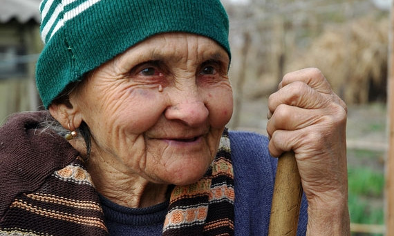 В Запорожье помогали потерявшейся бабушке, которой почти 100 лет