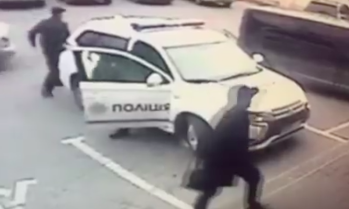 Начальник запорожской полиции заступился за подчиненных, которые припарковались в неположенном месте