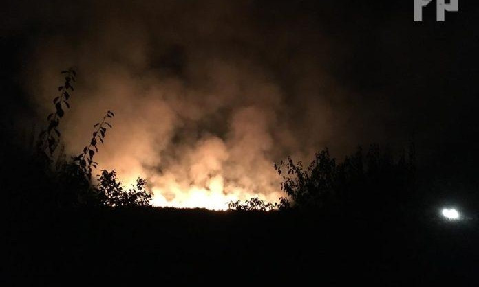 В Балабино из-за масштабного пожара чуть не загорелись дома