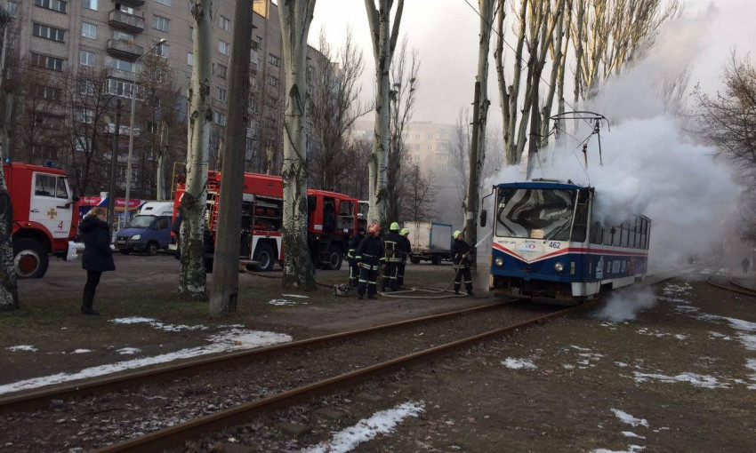 В сети появились фото и видео пожара в трамвае