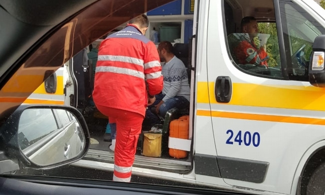 В Запорожской области медики оказывают помощь водителю перевернутого «Volvo» (ФОТО)