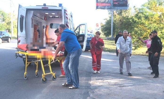 В Бердянске иномарка сбила двух школьниц