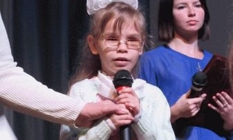 На конкурсе маленькая девочка удивила зал стихом с Майдана