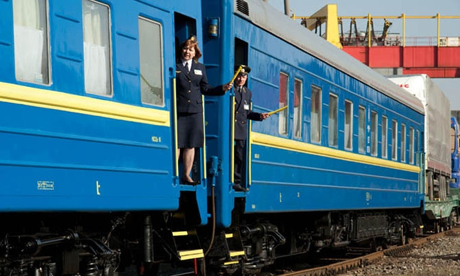 На заметку: "Укрзализныця" назначила дополнительные поезда на праздники