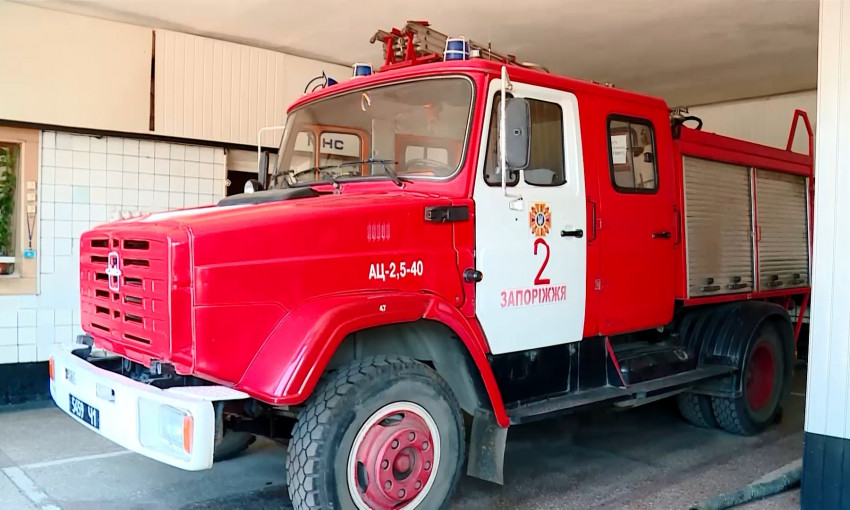 Хамское поведение запорожских водителей: Как добираются до места происшествия пожарные