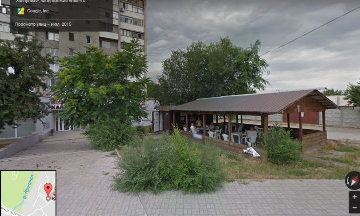В Запорожье демонтируют незаконное летнее кафе (ФОТО)