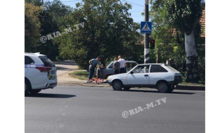 В Запорожской области на глазах у изумленной публики был задержан велосипедист (ВИДЕО)