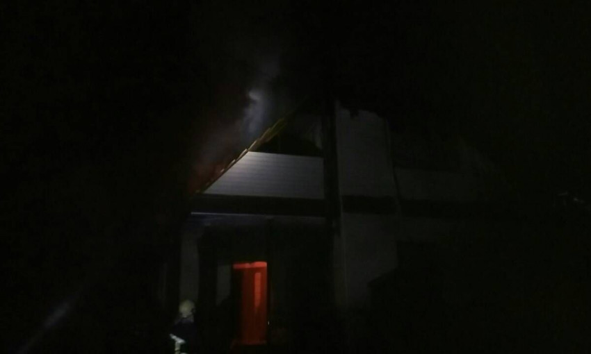 В Запорожье пожар в двухэтажном доме (ФОТО)