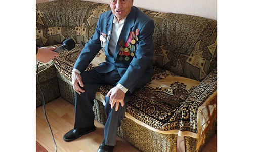 90-летний мелитопололец следит за новостями