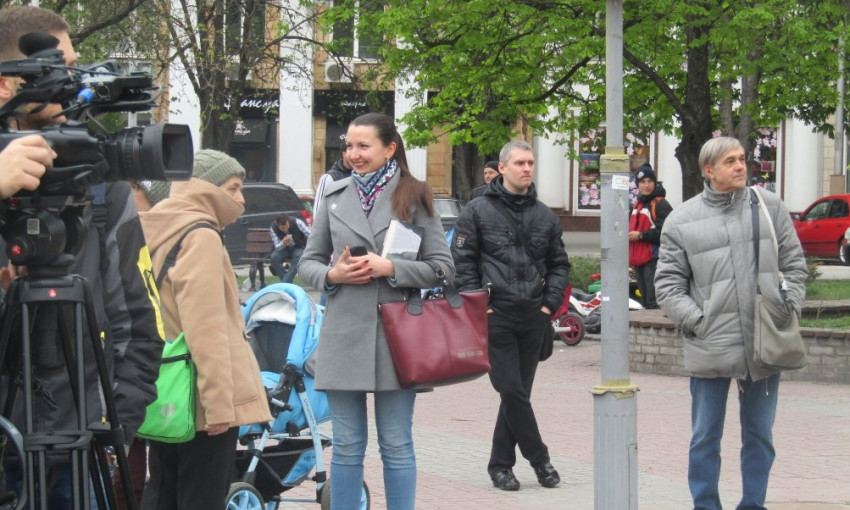 Что делали несколько десятков запорожцев на площади Маяковского
