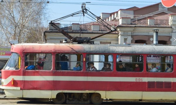 В запорожском трамвае пострадала женщина
