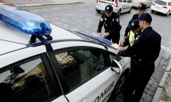 Полицейские устроили автомобилисту "допрос с пристрастием"