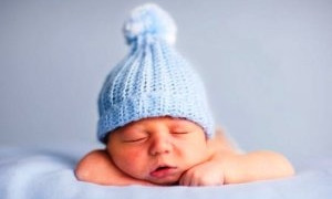 В Запорожье миниатюрная мама родила мальчика