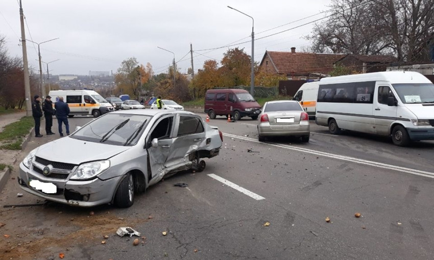 Появились фото сегодняшней утренней аварии на Хортице