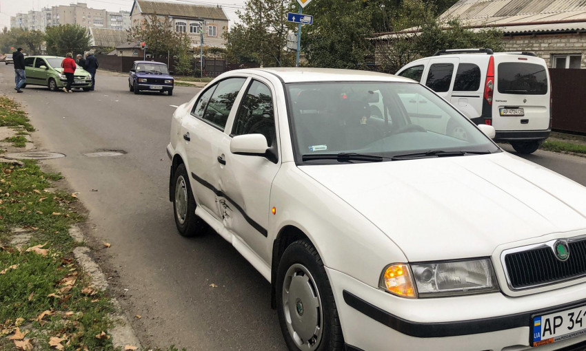 В Бердянске перекресток дал автомобилям зеленый свет, в результате чего произошло ДТП