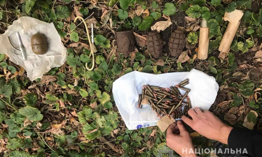 Возле пгт Балабино обнаружен схрон боеприпасов (ФОТО)