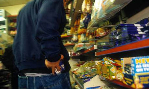 Мужчина пытался вынести из магазина 10 пачек презервативов