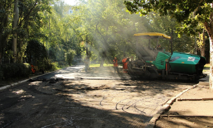 Как ремонтируют внутриквартальные дороги в Шевченковском районе (ФОТО)
