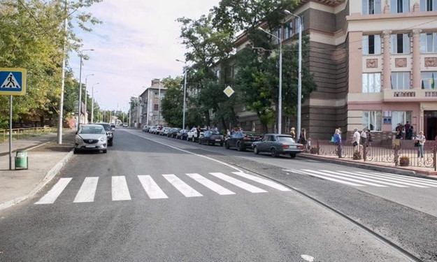 В Запорожье закончили реконструкцию "тихой" улицы (ФОТО)