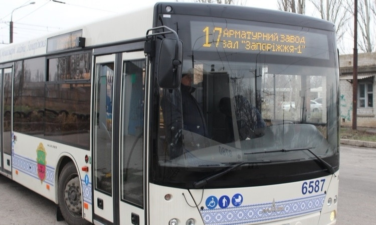 На поминальные дни в Запорожье организуют дополнительный транспорт (СПИСОК)