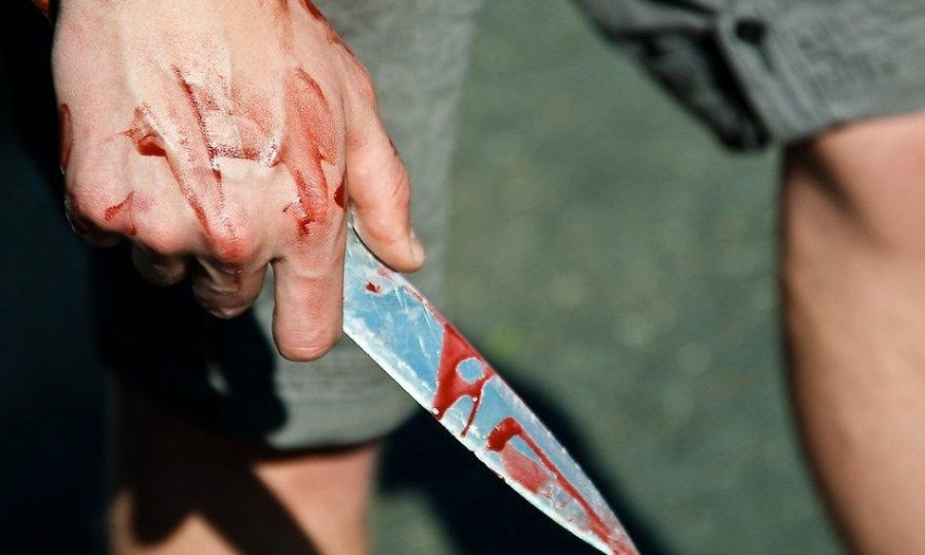 Запорожец изрезал сожительницу и малолетнюю падчерицу