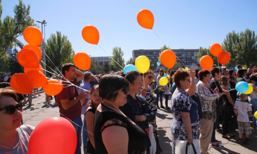 Запорожцы вышли на митинг в честь Первомая (ФОТО, ВИДЕО)