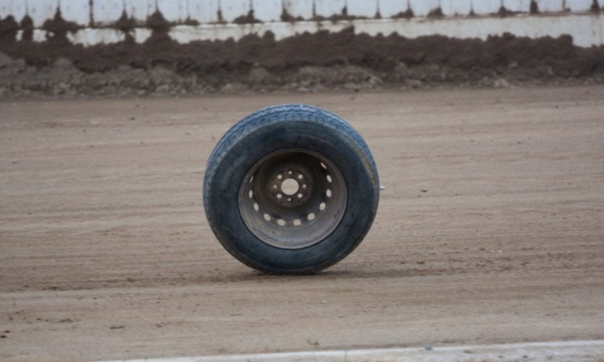 В Запорожской области в результате аварии у машины оторвало колесо (ФОТО)