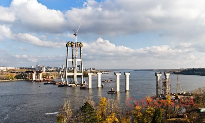 Курьезы: Запорожцы устроили флешмоб, посвященный 15-летию строительства запорожских мостов (ФОТО)