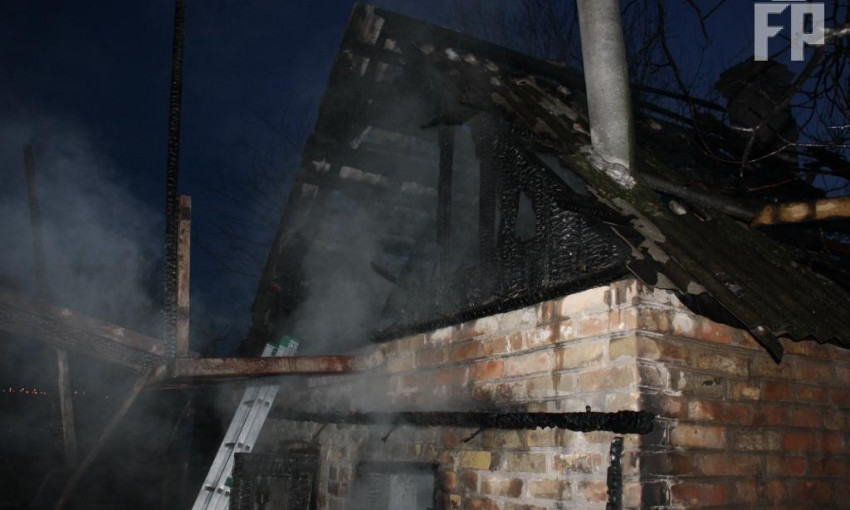 В Запорожье крупный пожар, горело два дома