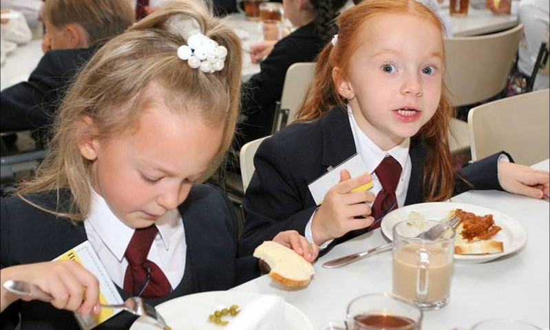 Запорожцы просят у власти бесплатные школьные завтраки