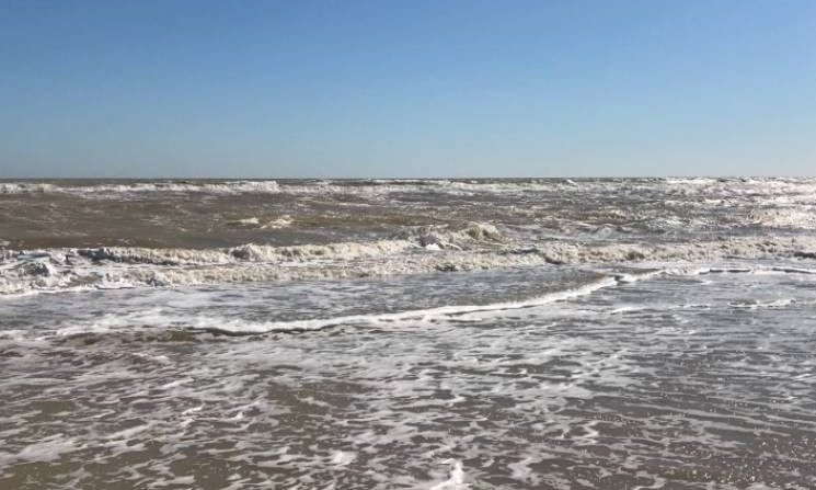 Азовское море "съедает" пляж (ФОТО, ВИДЕО)