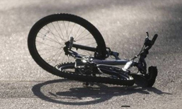 В Запорожье "КамАЗ" сбил человека на велосипеде