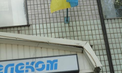 По горячим следам: В Запорожской области оперативно меняют флаги (ФОТО)